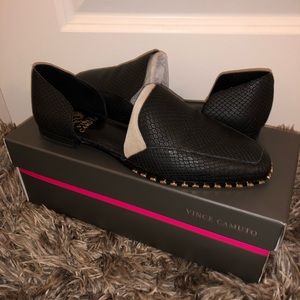 Vince camuto black scaly loafers